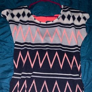 Pink/blue/white design tshirt